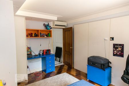 Casa à venda com 455m², 5 quartos e 3 vagas Casa à venda com 455m², 5 quartos e 3 vagasQuarto 2