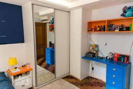 Casa à venda com 455m², 5 quartos e 3 vagas Casa à venda com 455m², 5 quartos e 3 vagasQuarto 2