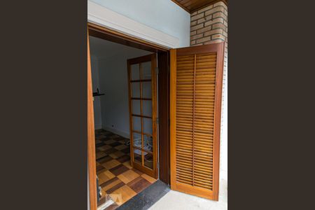 Casa à venda com 455m², 5 quartos e 3 vagas Casa à venda com 455m², 5 quartos e 3 vagasQuarto 3 - Varanda