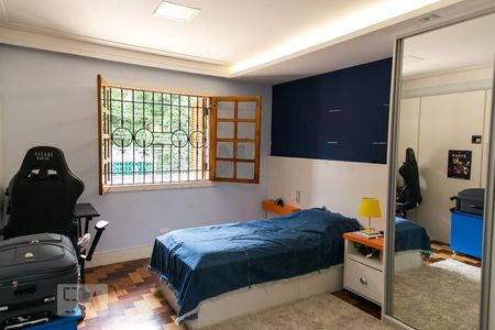 Casa à venda com 455m², 5 quartos e 3 vagas Casa à venda com 455m², 5 quartos e 3 vagasQuarto 2