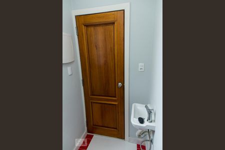 Casa à venda com 455m², 5 quartos e 3 vagas Casa à venda com 455m², 5 quartos e 3 vagasLavabo do Salão