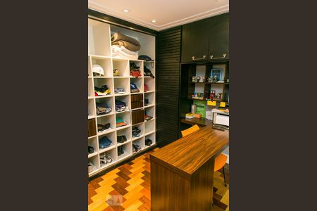 Casa à venda com 455m², 5 quartos e 3 vagas Casa à venda com 455m², 5 quartos e 3 vagasQuarto 1