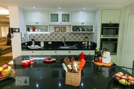 Casa à venda com 455m², 5 quartos e 3 vagas Casa à venda com 455m², 5 quartos e 3 vagasCozinha