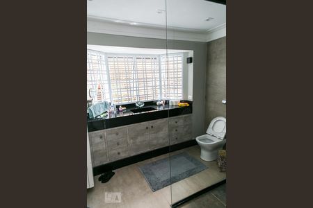 Casa à venda com 455m², 5 quartos e 3 vagas Casa à venda com 455m², 5 quartos e 3 vagasBanheiro 1