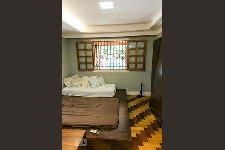 Casa à venda com 455m², 5 quartos e 3 vagas Casa à venda com 455m², 5 quartos e 3 vagasQuarto 1