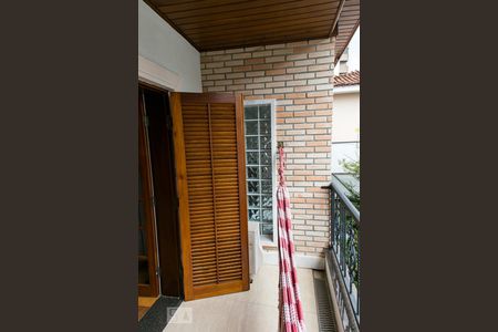 Casa à venda com 455m², 5 quartos e 3 vagas Casa à venda com 455m², 5 quartos e 3 vagasQuarto 4 - Varanda