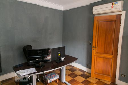 Casa à venda com 455m², 5 quartos e 3 vagas Casa à venda com 455m², 5 quartos e 3 vagasQuarto 4