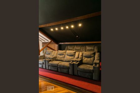 Casa à venda com 455m², 5 quartos e 3 vagas Casa à venda com 455m², 5 quartos e 3 vagasCinema