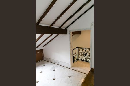 Casa à venda com 455m², 5 quartos e 3 vagas Casa à venda com 455m², 5 quartos e 3 vagasSalão