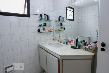 Apartamento à venda com 150m², 3 quartos e 3 vagas Apartamento à venda com 150m², 3 quartos e 3 vagasBanheiro da Suíte