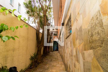 Casa à venda com 600m², 6 quartos e 6 vagas Casa à venda com 600m², 6 quartos e 6 vagasGaragem  e quintal