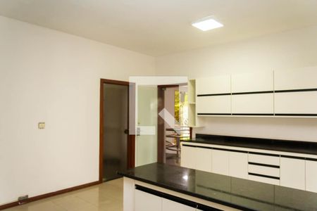 Casa à venda com 600m², 6 quartos e 6 vagas Casa à venda com 600m², 6 quartos e 6 vagasCozinha