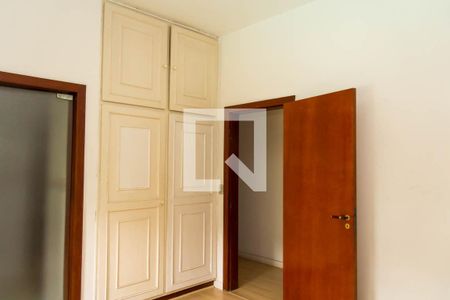 Casa à venda com 600m², 6 quartos e 6 vagas Casa à venda com 600m², 6 quartos e 6 vagasQuarto 4