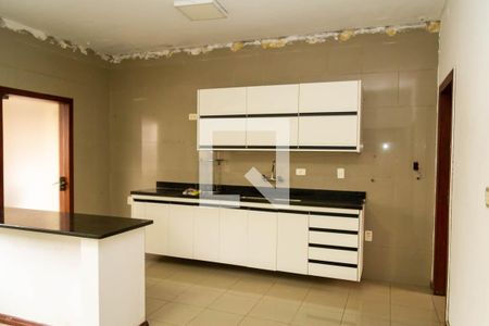 Casa à venda com 600m², 6 quartos e 6 vagas Casa à venda com 600m², 6 quartos e 6 vagasCozinha