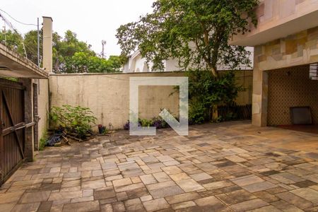 Casa à venda com 600m², 6 quartos e 6 vagas Casa à venda com 600m², 6 quartos e 6 vagasGaragem  e quintal