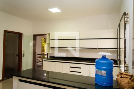 Casa à venda com 600m², 6 quartos e 6 vagas Casa à venda com 600m², 6 quartos e 6 vagasCozinha