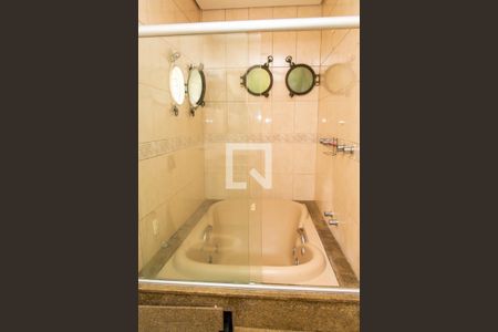 Casa à venda com 600m², 6 quartos e 6 vagas Casa à venda com 600m², 6 quartos e 6 vagasBanheiro da Suíte 5