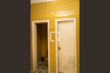 Casa à venda com 600m², 6 quartos e 6 vagas Casa à venda com 600m², 6 quartos e 6 vagasBanheiro da Suíte de serviço