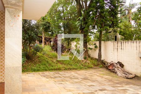 Casa à venda com 600m², 6 quartos e 6 vagas Casa à venda com 600m², 6 quartos e 6 vagasGaragem  e quintal