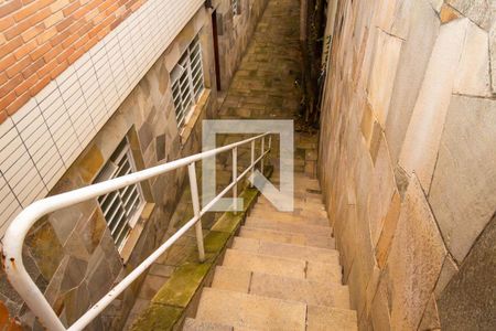 Casa à venda com 600m², 6 quartos e 6 vagas Casa à venda com 600m², 6 quartos e 6 vagasEscada