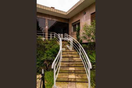 Casa à venda com 600m², 6 quartos e 6 vagas Casa à venda com 600m², 6 quartos e 6 vagasEscada da casa