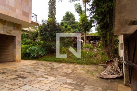 Casa à venda com 600m², 6 quartos e 6 vagas Casa à venda com 600m², 6 quartos e 6 vagasGaragem  e quintal