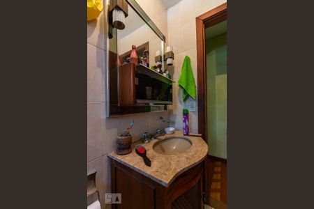 Casa à venda com 125m², 4 quartos e 1 vaga Casa à venda com 125m², 4 quartos e 1 vagaBanheiro