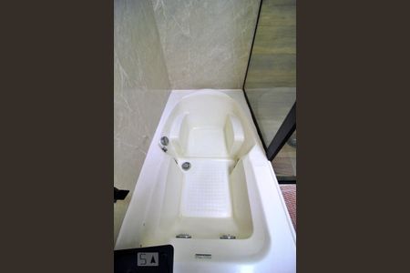 Casa à venda com 600m², 4 quartos e 6 vagasBanheiro da Suíte 2