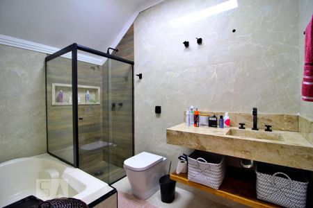 Casa à venda com 600m², 4 quartos e 6 vagasBanheiro da Suíte 2