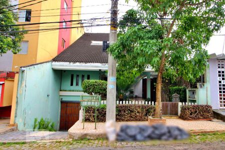 Casa à venda com 600m², 4 quartos e 6 vagasFachada