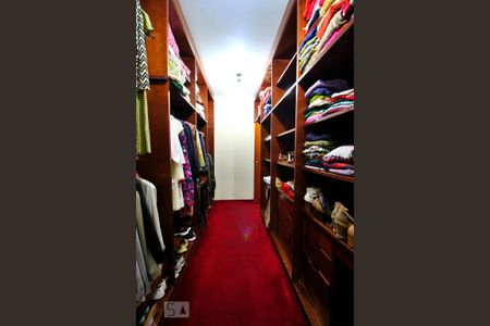 Casa à venda com 600m², 4 quartos e 6 vagasCloset