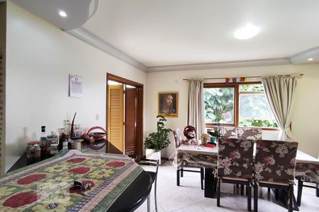 Casa à venda com 257m², 4 quartos e 4 vagasSala de Jantar e Cozinha