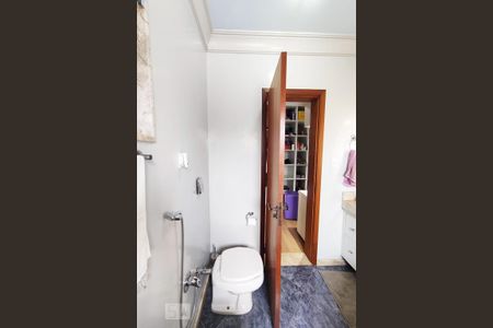 Casa à venda com 257m², 4 quartos e 4 vagasBanheiro da Suíte