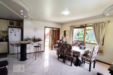 Casa à venda com 257m², 4 quartos e 4 vagasSala de Jantar e Cozinha