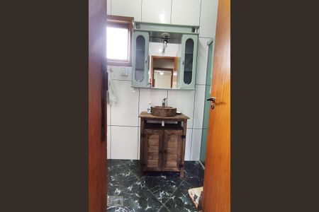 Casa à venda com 257m², 4 quartos e 4 vagasBanheiro 2