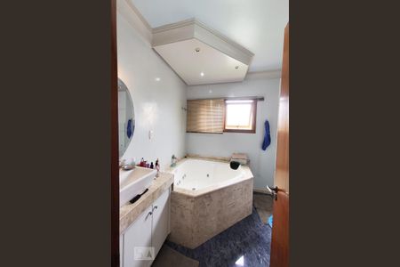 Casa à venda com 257m², 4 quartos e 4 vagasBanheiro da Suíte