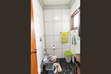 Casa à venda com 257m², 4 quartos e 4 vagasBanheiro 2