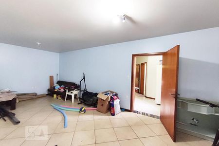 Casa à venda com 257m², 4 quartos e 4 vagasDispensa