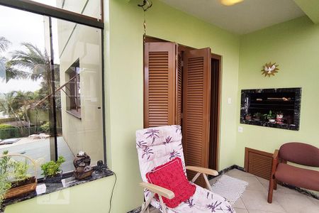 Casa à venda com 257m², 4 quartos e 4 vagasSacada Gourmet 