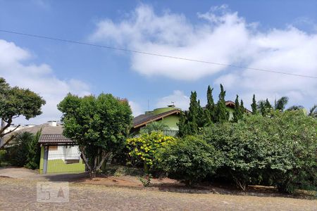 Casa à venda com 257m², 4 quartos e 4 vagasFachada