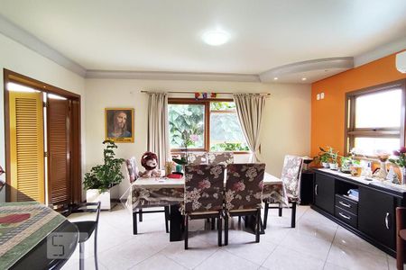 Casa à venda com 257m², 4 quartos e 4 vagasSala de Jantar e Cozinha