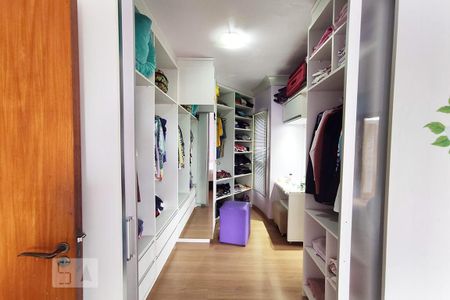 Casa à venda com 257m², 4 quartos e 4 vagasCloset da suíte