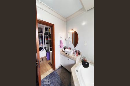 Casa à venda com 257m², 4 quartos e 4 vagasBanheiro da Suíte