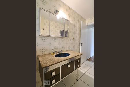Apartamento à venda com 70m², 2 quartos e 1 vaga Apartamento à venda com 70m², 2 quartos e 1 vagaBanheiro