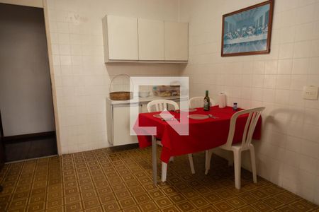 Apartamento à venda com 220m², 3 quartos e 3 vagas Apartamento à venda com 220m², 3 quartos e 3 vagasCozinha