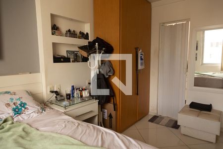 Apartamento à venda com 220m², 3 quartos e 3 vagas Apartamento à venda com 220m², 3 quartos e 3 vagasQuarto Suíte 2