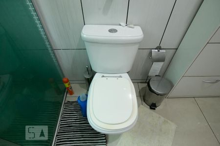 Casa à venda com 550m², 2 quartos e 50 vagasDetalhe banheiro