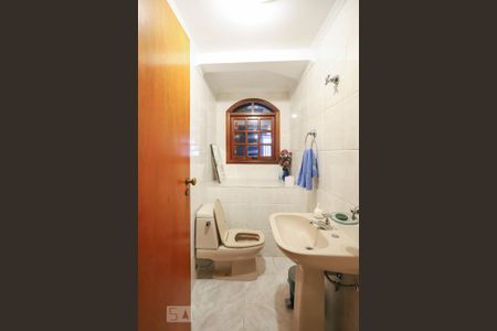Casa à venda com 170m², 4 quartos e 2 vagas Casa à venda com 170m², 4 quartos e 2 vagasLavabo