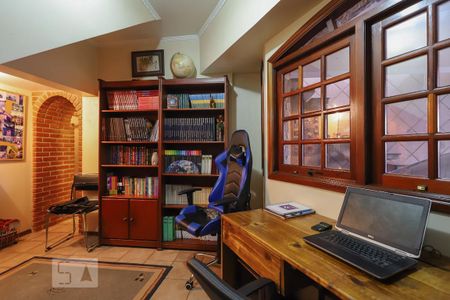 Casa à venda com 170m², 4 quartos e 2 vagas Casa à venda com 170m², 4 quartos e 2 vagasEscritório