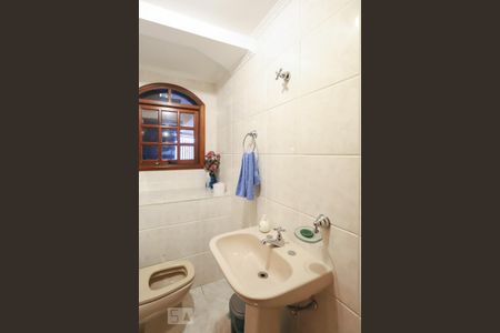 Casa à venda com 170m², 4 quartos e 2 vagas Casa à venda com 170m², 4 quartos e 2 vagasLavabo